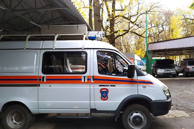 В Пензе спасатели освободили палец ребенка из игрушки В Пензе спасатели освободили палец ребенка из игрушки