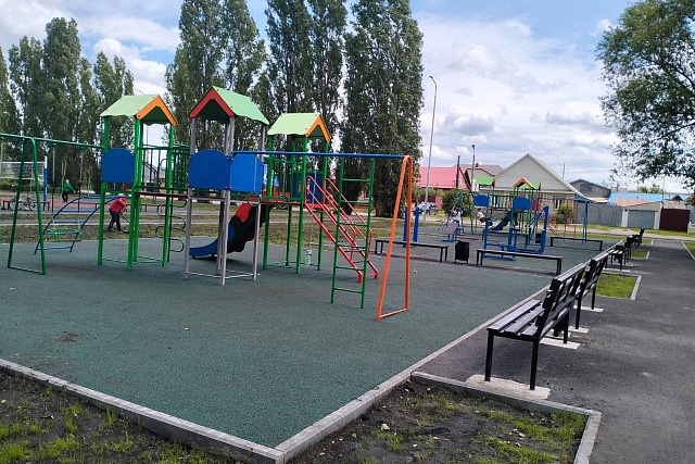 В Кузнецке завершилось благоустройство детской спортивной площадки в районе школы В Кузнецке завершилось благоустройство детской спортивной площадки в районе школы