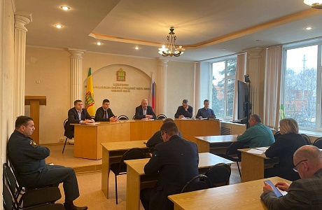 В Министерстве обсудили вопрос обеспечения безопасности во время крещенских купаний В Министерстве обсудили вопрос обеспечения безопасности во время крещенских купаний