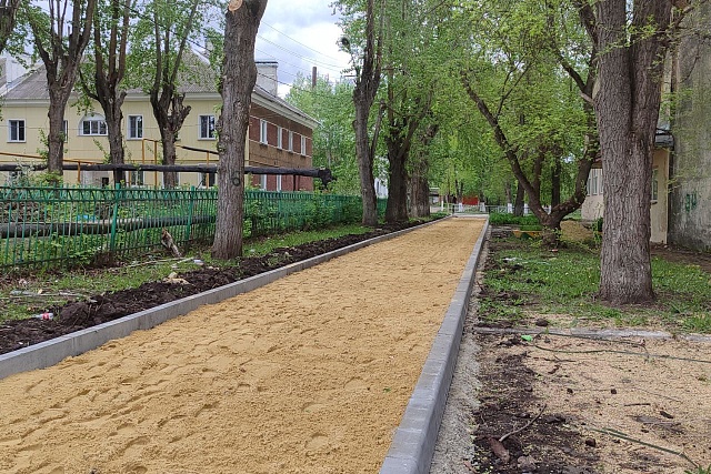 В Каменке продолжаются работы по обновлению сквера тружеников тыла