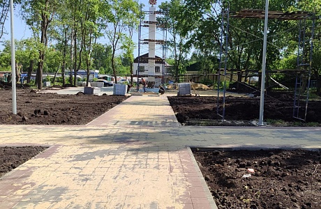 В Каменке в сквере тружеников тыла приступили к ремонту памятника В Каменке в сквере тружеников тыла приступили к ремонту памятника