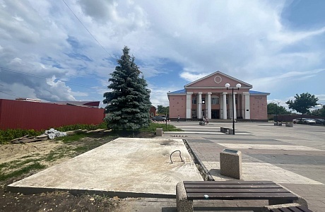 В Бессоновке благоустраивают территорию возле Дома культуры В Бессоновке благоустраивают территорию возле Дома культуры