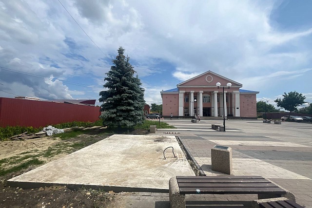 В Бессоновке благоустраивают территорию возле Дома культуры